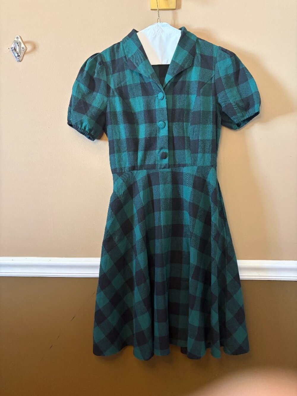 Plaid Puff Sleeve Dress with Pockets! Size Medium